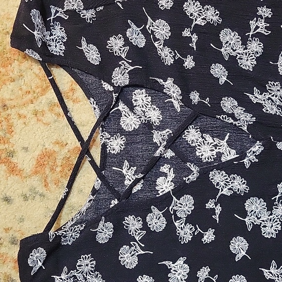 Forever 21 Tunic Longsleeve - Picture 3 of 8